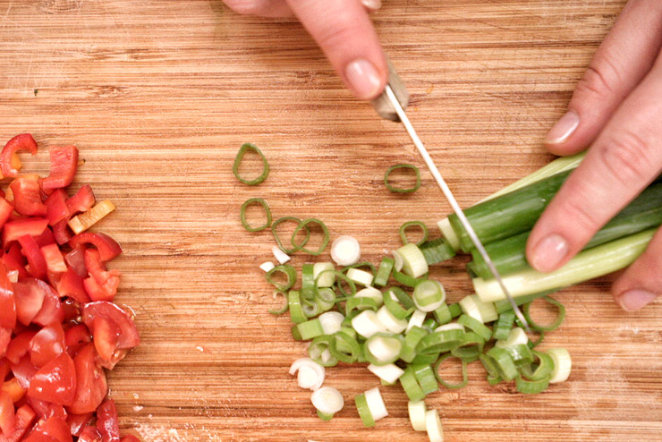 Kefir Bulgur Salad - Orient meets Kefir and Mint - The cutting of spring onions