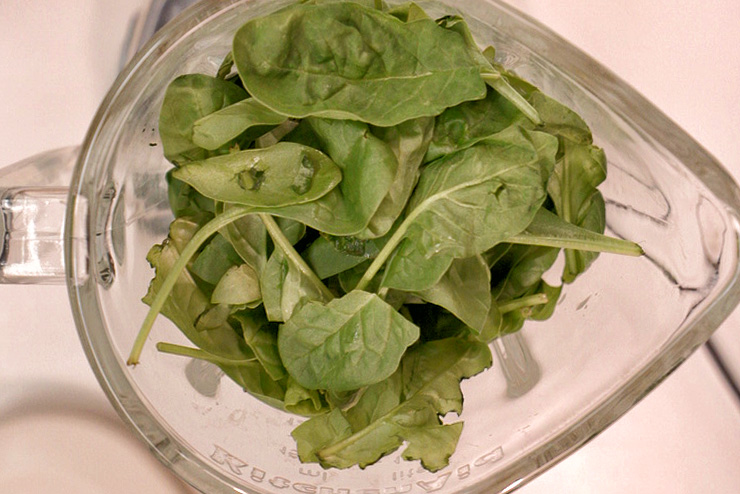 Kefir-Spinach-Drink with chia seeds – the great power of small seeds - The Spinach