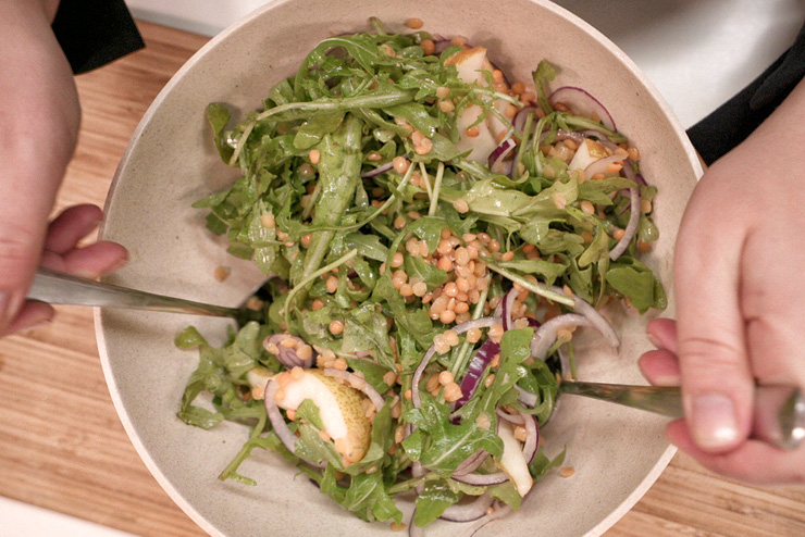 Rocket salad with kefir and lentils - a great salad for BBQ - the mix