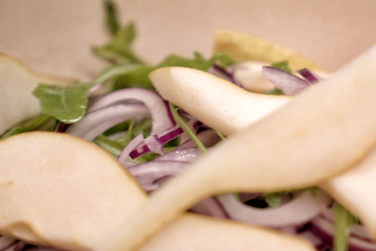 Rocket salad with kefir and lentils - a great salad for BBQ - the pear