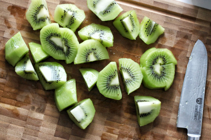 Aloe vera kombucha with chard und spinach- a great smoothie for hot days - the kiwi