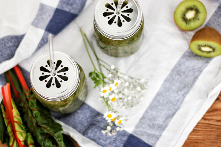 Aloe vera kombucha with chard und spinach- a great smoothie for hot days