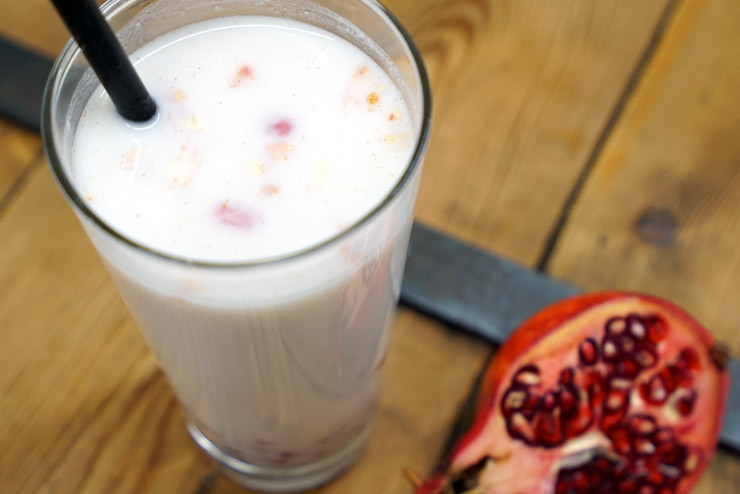 Ingwer Kefir Drink in a Glas - this recipe is an easy kefir ingwer drink recipe - make this fruity Ingwer Kefir drink easy at home. Brewing Kefir can´t be more simple.