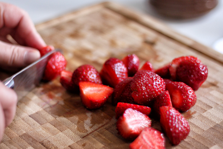 Strawberry kombucha with chia and vanilla - tasty, refreshing and full of power - the strawberry
