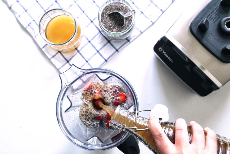 Strawberry kombucha with chia and vanilla - tasty, refreshing and full of power - the making of