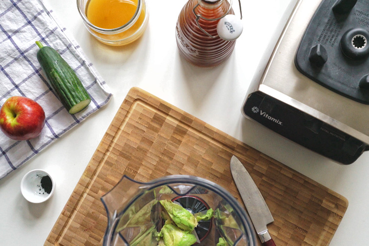 Avocado meets spirulina in a kombucha drink with apple and cucumber - a booster for your day - the ingredients