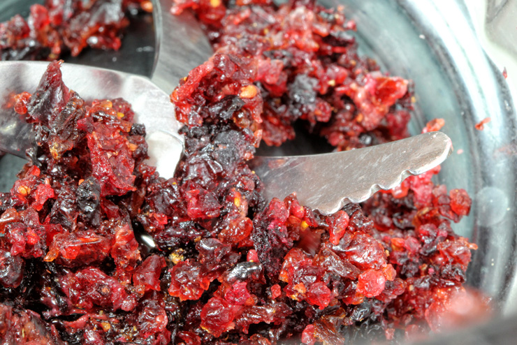 Kefir cranberry cream cheese with parsley and horseradish - a breakfast idea with milk kefir - the cranberries