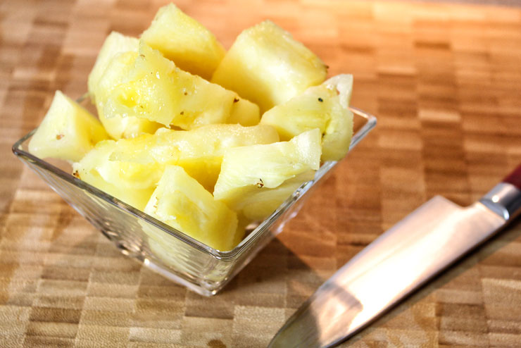 "Pineapple Kiss" Kefir Smoothie - ein erfrischend fruchtiger Wasserkefir Drink mit Ananas und Basilikum - Ananas