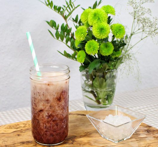 Kefir KiBa - Ein leckeres Kultgetränk aus Kirsch-, und Bananensaft kombiniert mit frischem Wasserkefir - das Getränk